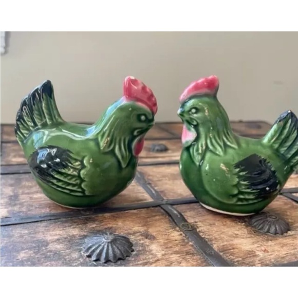 Vintage Ceramic Green Chickens Salt & Pepper Shakers I Made in Japan - Picture 3 of 7